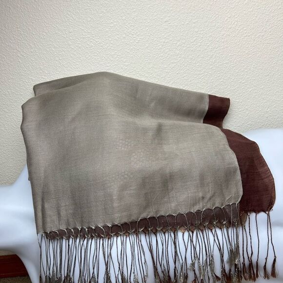 Books and Bygones 100% Silk. Made in Florence, Italy. Large Scarf / Shawl. Brown - Picture 10 of 12